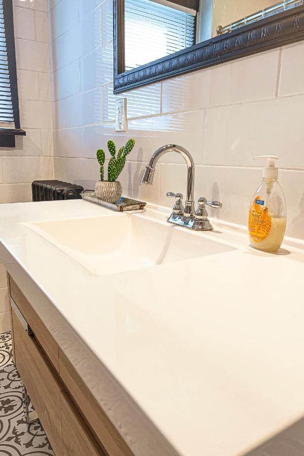 The Pub- 8Br Free Parking, Minutes From Falls & Casino Niagara Falls Exterior foto