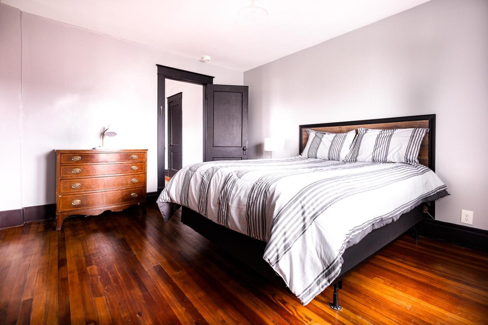 The Pub- 8Br Free Parking, Minutes From Falls & Casino Niagara Falls Exterior foto